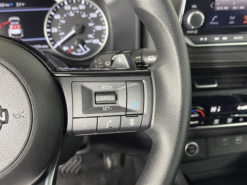 Used 2023 Nissan Rogue SV image 28