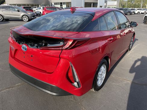 Used 2020 Toyota Prius Prime LE image 7