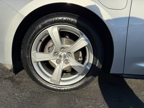Used 2016 Chevrolet Volt LT w/ Comfort Package image 9