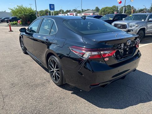 Used 2022 Toyota Camry SE FWD image 5