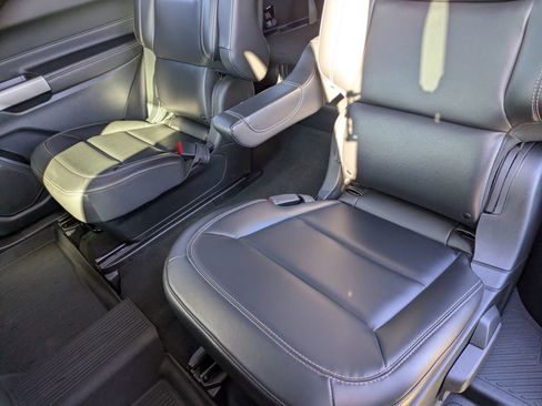 Certified 2022 Ford Explorer XLT w/ Equipment Group 202A image 29