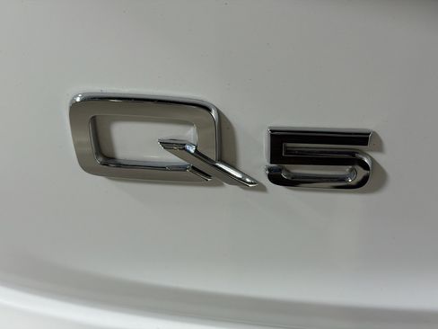 Used 2022 Audi Q5 2.0T Premium w/ Convenience Package image 12