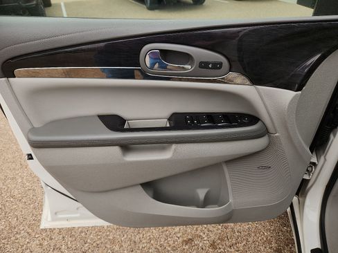 Used 2015 Buick Enclave Leather FWD image 12