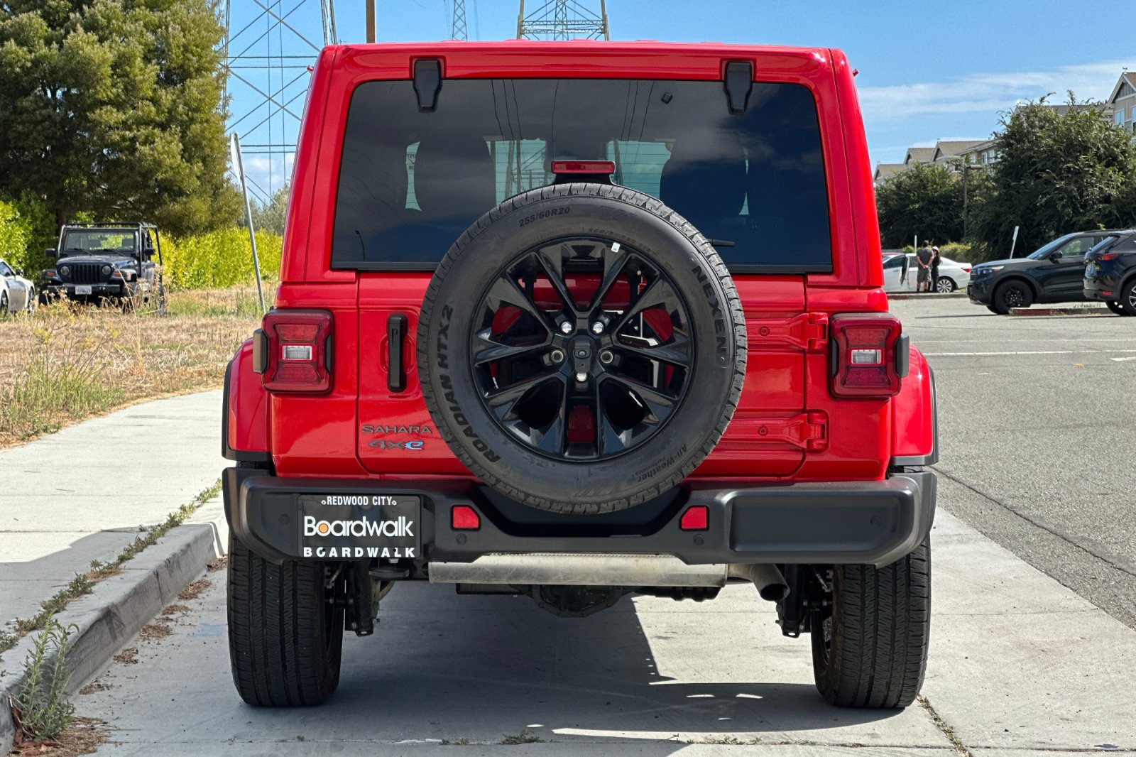 Used 2025 Jeep Wrangler Unlimited Sahara w/ Safety Group AWD/4WD image 5