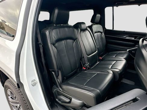 Used 2023 Jeep Wagoneer 4WD w/ Premium Group I image 30