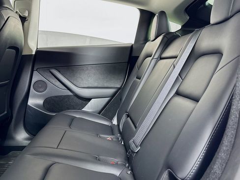 Used 2023 Tesla Model Y Long Range image 13