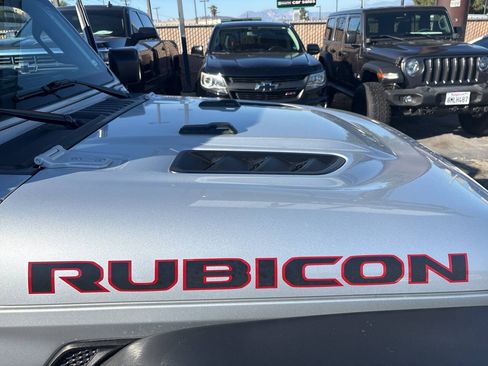 Used 2024 Jeep Wrangler Unlimited Rubicon AWD/4WD image 23