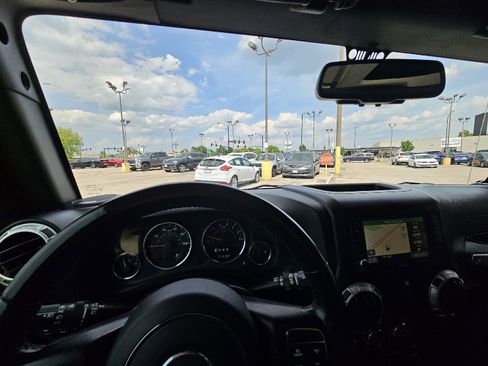 Used 2016 Jeep Wrangler Unlimited Rubicon w/ Connectivity Group image 22