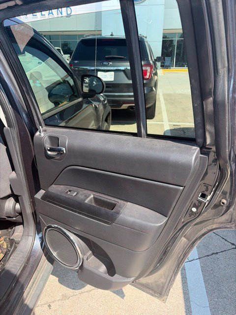 Used 2014 Jeep Compass Sport w/ Power Value Group AWD/4WD image 25