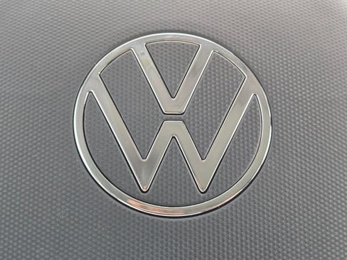 Certified 2026 Volkswagen Taos SE w/ Panoramic Sunroof Package FWD image 28