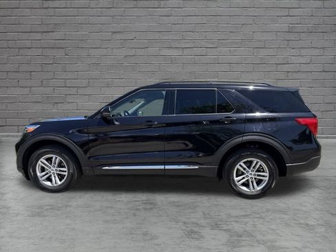 Used 2024 Ford Explorer XLT w/ Equipment Group 202A AWD/4WD image 4