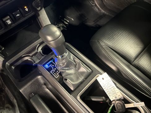 Used 2023 Toyota Tacoma TRD Off-Road w/ TRD Premium Off Road Package AWD/4WD image 25