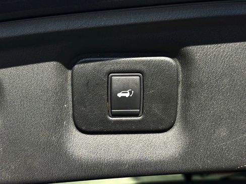 Used 2019 INFINITI QX60 Luxe w/ Essential Package FWD image 30