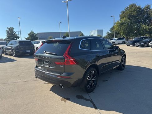 Used 2021 Volvo XC60 T5 Momentum w/ Premium Package image 5