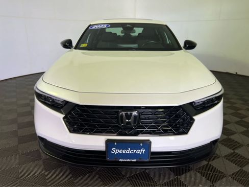 Used 2025 Honda Accord Sport image 2