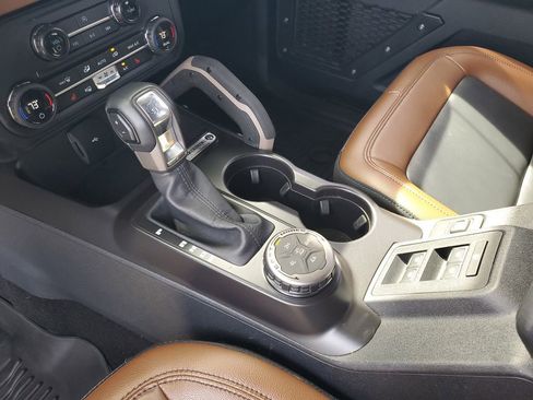 Used 2024 Ford Bronco Outer Banks w/ Sasquatch Package AWD/4WD image 20