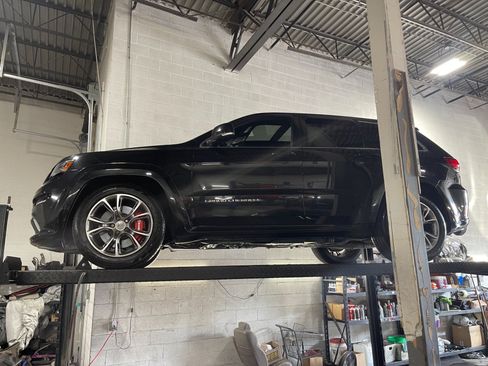 Used 2014 Jeep Grand Cherokee SRT8 w/ Luxury Group II AWD/4WD image 94