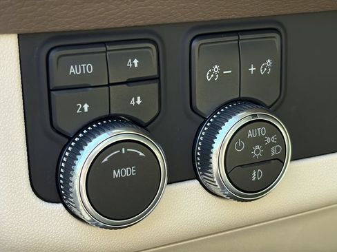 Used 2021 GMC Yukon Denali AWD/4WD image 12