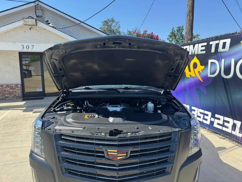 Used 2019 Cadillac Escalade Platinum w/ Escalade Sport Edition AWD/4WD image 31