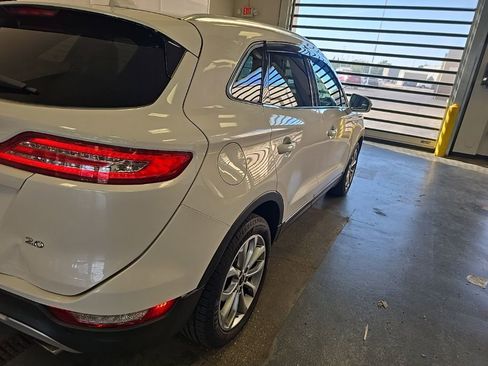 Used 2017 Lincoln MKC Select w/ Select Plus Package FWD image 4