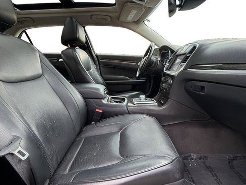 Used 2017 Chrysler 300 C w/ Safetytec Plus Group RWD image 17