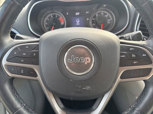 Used 2019 Jeep Cherokee Limited image 15