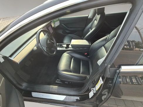 Used 2018 Tesla Model 3 Long Range RWD image 2