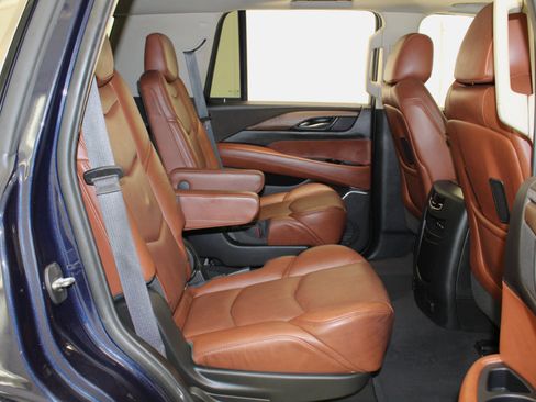 Used 2018 Cadillac Escalade Luxury image 46