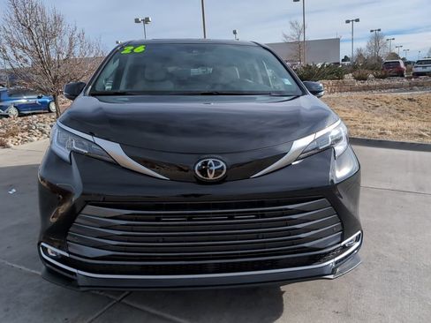 Used 2026 Toyota Sienna Limited image 2
