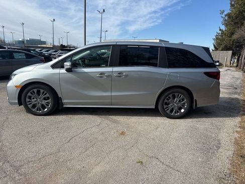 Used 2025 Honda Odyssey Touring image 5