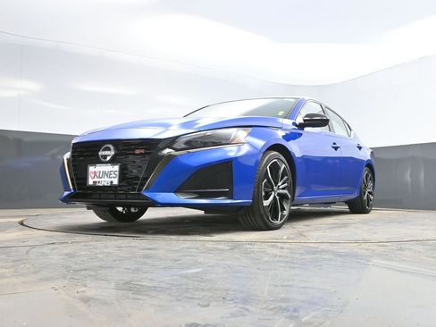 Used 2025 Nissan Altima 2.5 SR image 30