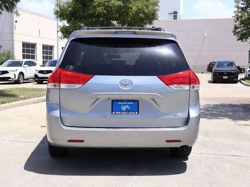Used 2014 Toyota Sienna XLE FWD image 5