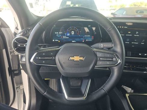 Used 2026 Chevrolet Equinox LT FWD image 8