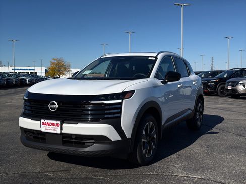 New 2026 Nissan Kicks SV w/ SV Premium Package image 2