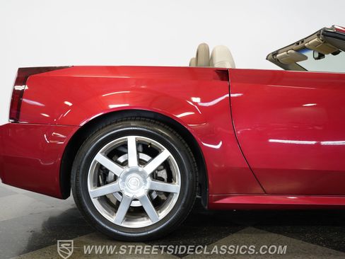 Used 2005 Cadillac XLR image 33