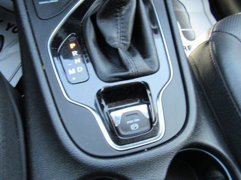 Used 2019 Jeep Cherokee Limited AWD/4WD image 36