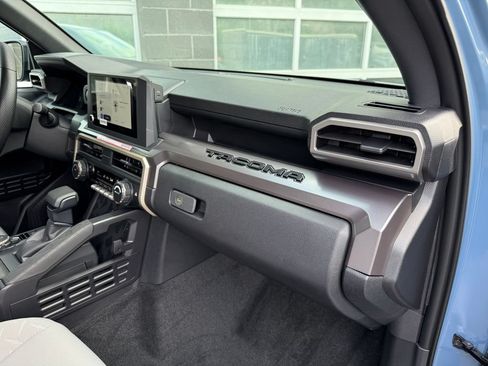 Used 2026 Toyota Tacoma SR5 AWD/4WD image 44