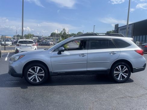 Used 2019 Subaru Outback 2.5i Limited AWD/4WD image 3