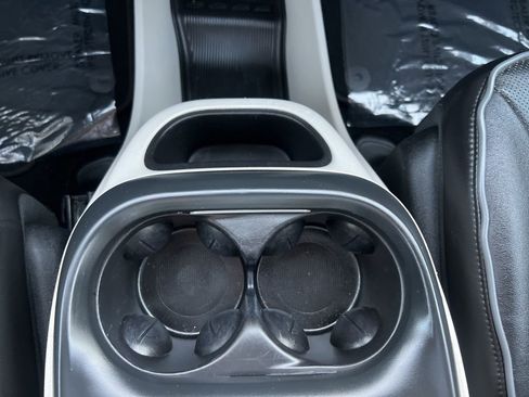 Used 2018 Chrysler Pacifica Limited image 58