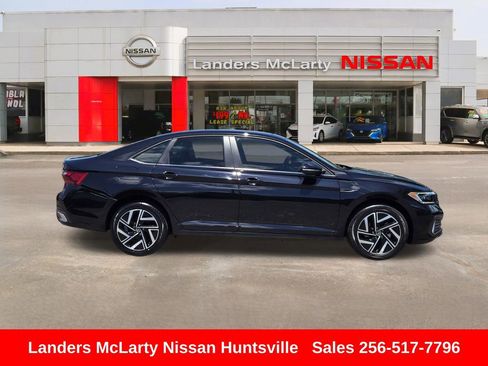 Used 2024 Volkswagen Jetta SEL FWD image 2