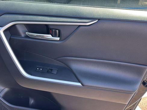 Used 2021 Toyota RAV4 XLE image 22