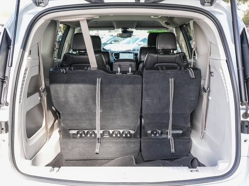 Used 2024 Chrysler Pacifica Touring-L image 26