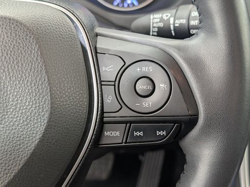 Used 2021 Toyota RAV4 XLE Premium image 22