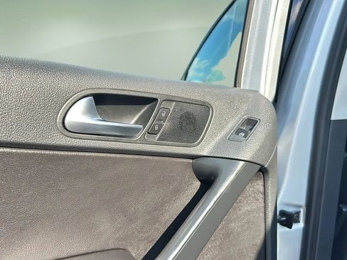 Used 2016 Volkswagen Tiguan S image 29