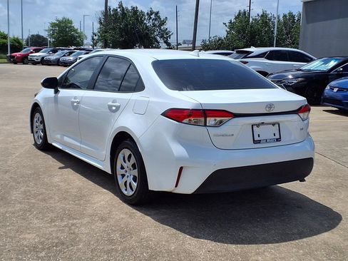 Used 2025 Toyota Corolla LE FWD image 2