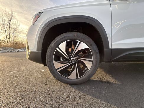 New 2026 Volkswagen Taos SE AWD/4WD image 10