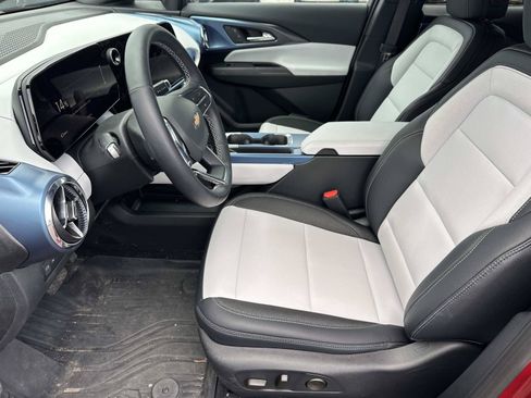 Used 2026 Chevrolet Equinox EV LT FWD image 18