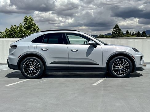 Used 2025 Porsche Macan 4 Electric AWD/4WD image 9