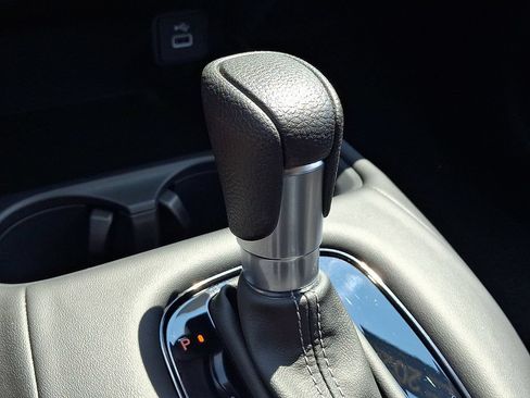Used 2025 Honda HR-V LX image 14