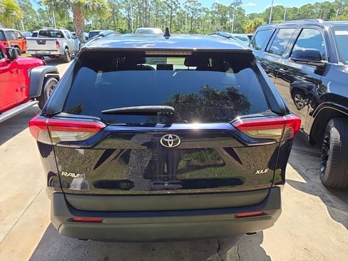Used 2020 Toyota RAV4 XLE w/ Convenience Package FWD image 7